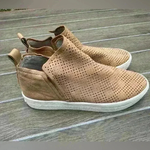 Dolce‎ Vita Tate Perforated Suede Sneakers - Picture 1 of 5